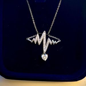 ♥️Brand new Stauer Heartbeat necklace♥️